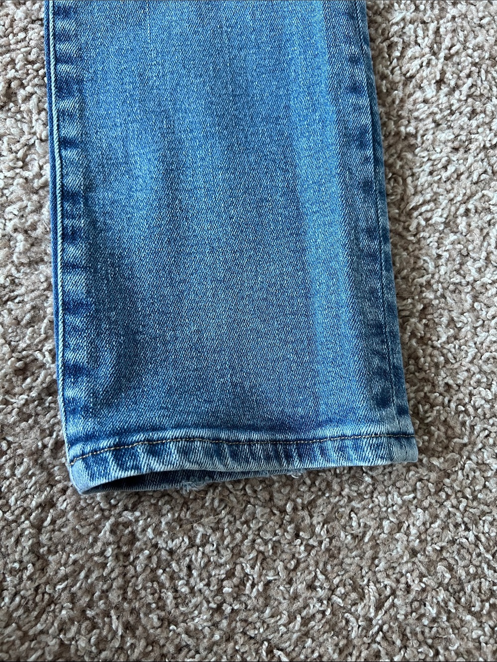 Good American Straight Leg Ripped Blue Jeans - Picture 5 of 10
